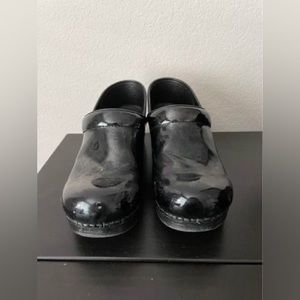 Patent Leather Danskos size 39